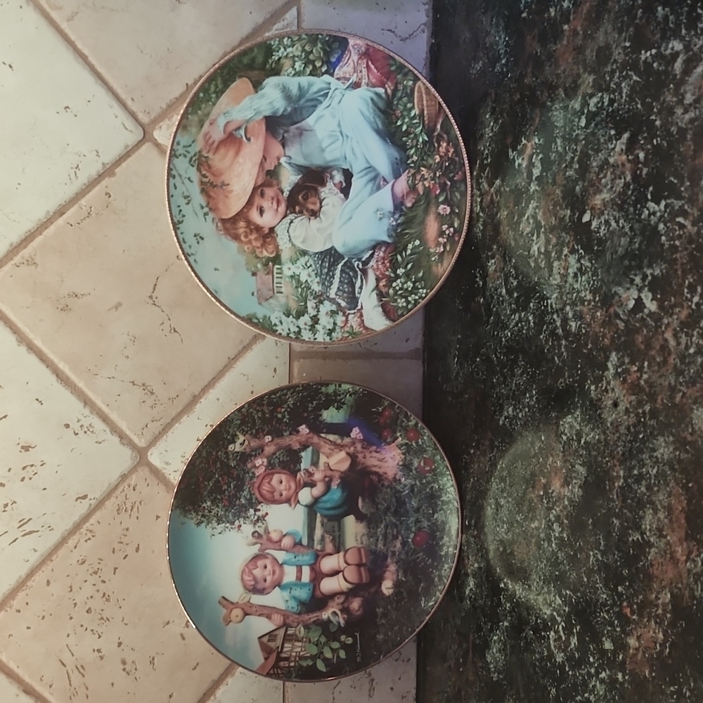Collectible plates 2 of them multiple colored